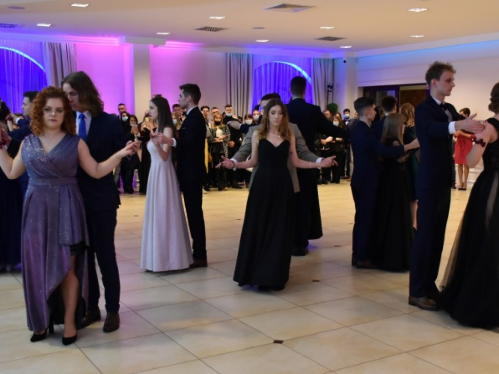 Sandomierz, Dwikozy. Zachwycający polonez uczniów Collegium Gostomianum [zdjęcia]