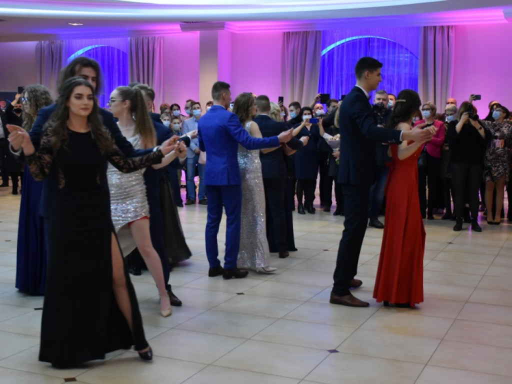 Sandomierz, Dwikozy. Zachwycający polonez uczniów Collegium Gostomianum [zdjęcia]