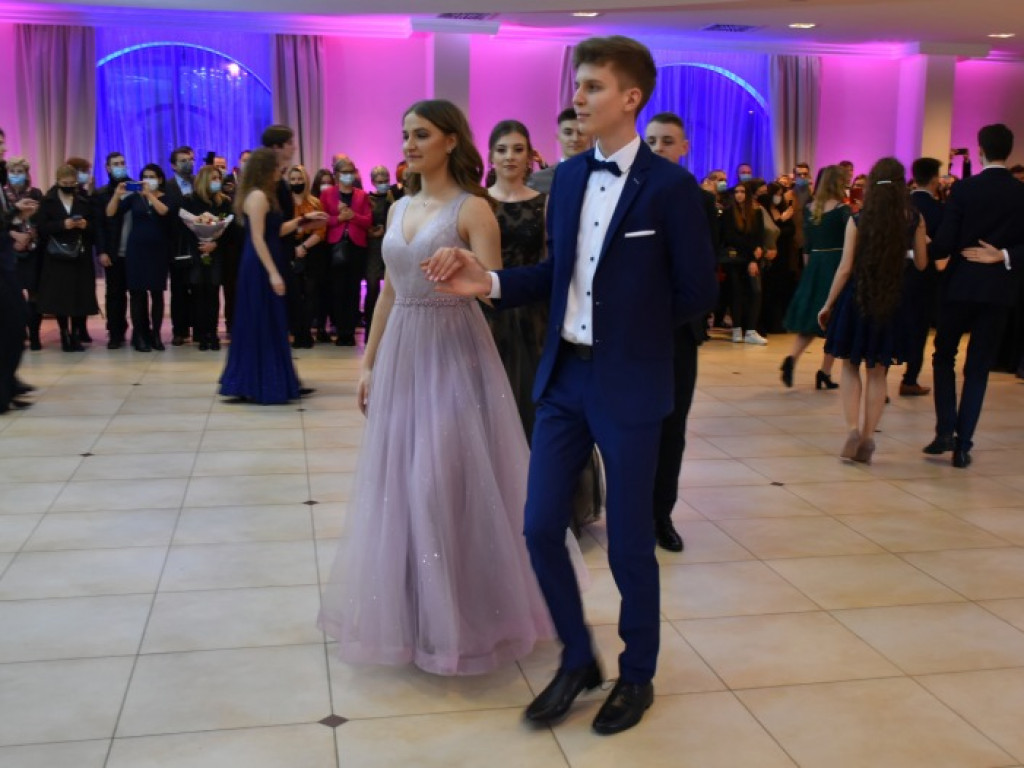 Sandomierz, Dwikozy. Zachwycający polonez uczniów Collegium Gostomianum [zdjęcia]