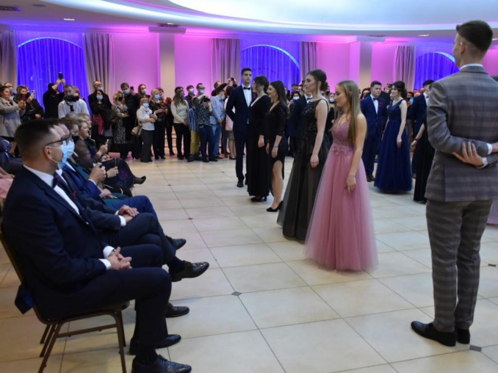 Sandomierz, Dwikozy. Zachwycający polonez uczniów Collegium Gostomianum [zdjęcia]