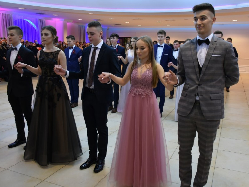 Sandomierz, Dwikozy. Zachwycający polonez uczniów Collegium Gostomianum [zdjęcia]