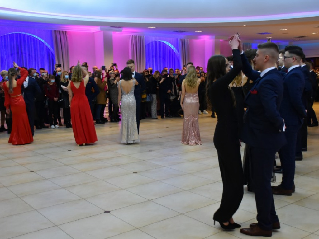 Sandomierz, Dwikozy. Zachwycający polonez uczniów Collegium Gostomianum [zdjęcia]