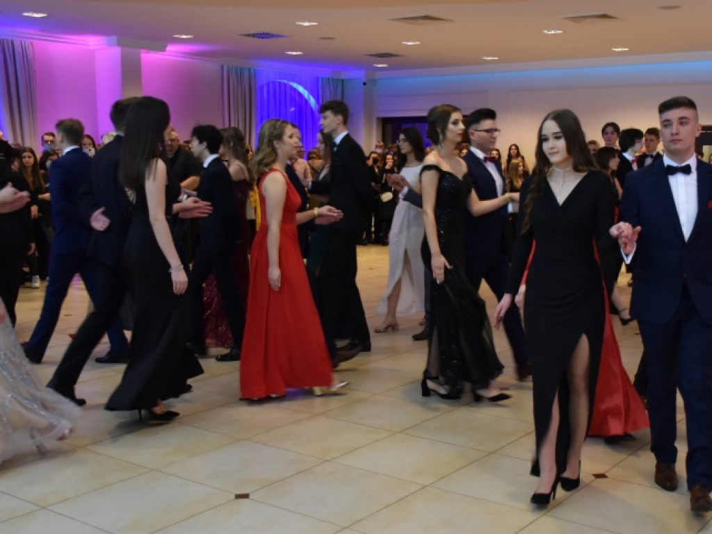 Sandomierz, Dwikozy. Zachwycający polonez uczniów Collegium Gostomianum [zdjęcia]