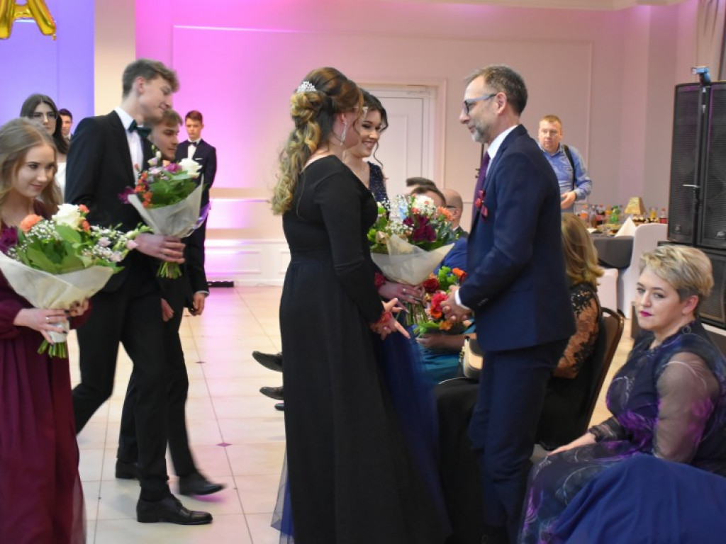 Sandomierz, Dwikozy. Zachwycający polonez uczniów Collegium Gostomianum [zdjęcia]