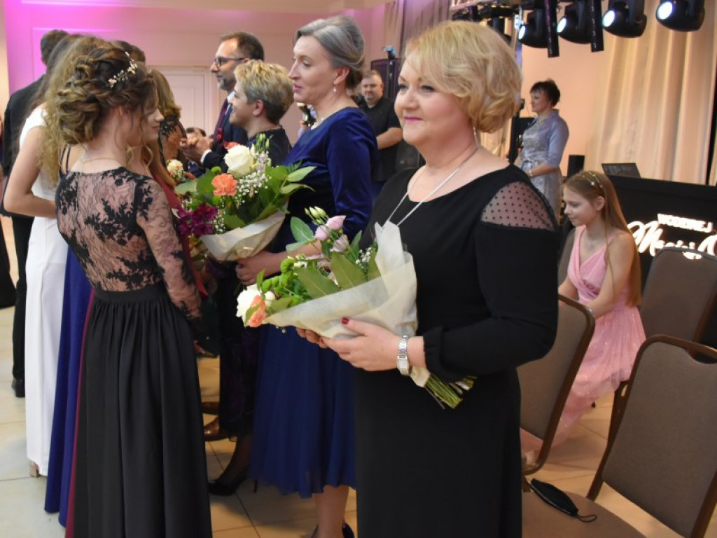 Sandomierz, Dwikozy. Zachwycający polonez uczniów Collegium Gostomianum [zdjęcia]
