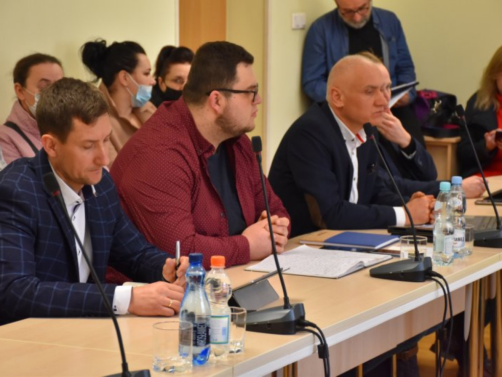 Nowa Dęba. Jest decyzja rady w sprawie likwidacji szkół [zdjęcia]