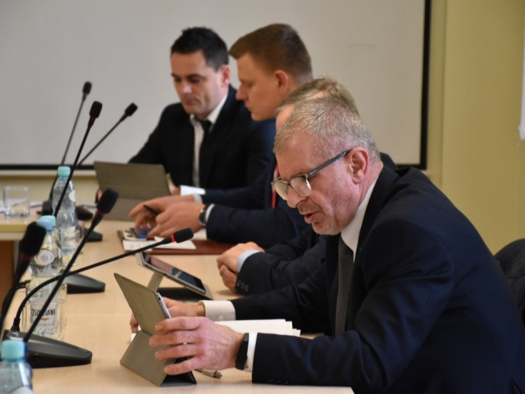 Nowa Dęba. Jest decyzja rady w sprawie likwidacji szkół [zdjęcia]