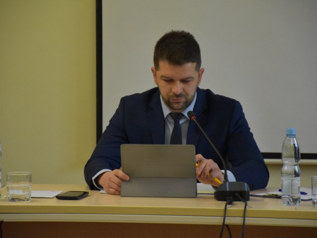 Nowa Dęba. Jest decyzja rady w sprawie likwidacji szkół [zdjęcia]