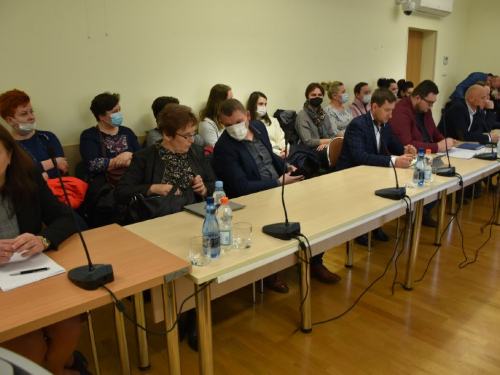 Nowa Dęba. Jest decyzja rady w sprawie likwidacji szkół [zdjęcia]