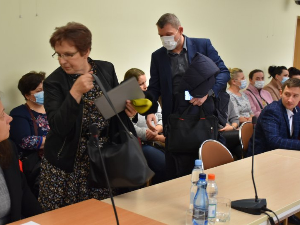 Nowa Dęba. Jest decyzja rady w sprawie likwidacji szkół [zdjęcia]