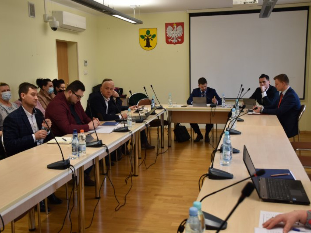 Nowa Dęba. Jest decyzja rady w sprawie likwidacji szkół [zdjęcia]