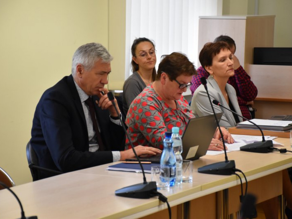Nowa Dęba. Jest decyzja rady w sprawie likwidacji szkół [zdjęcia]