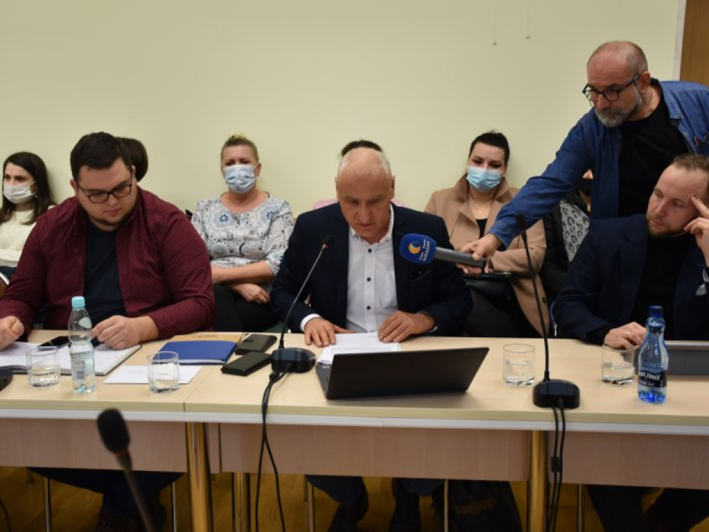 Nowa Dęba. Jest decyzja rady w sprawie likwidacji szkół [zdjęcia]