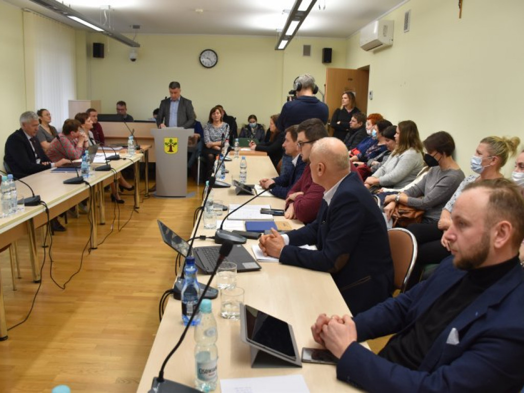 Nowa Dęba. Jest decyzja rady w sprawie likwidacji szkół [zdjęcia]