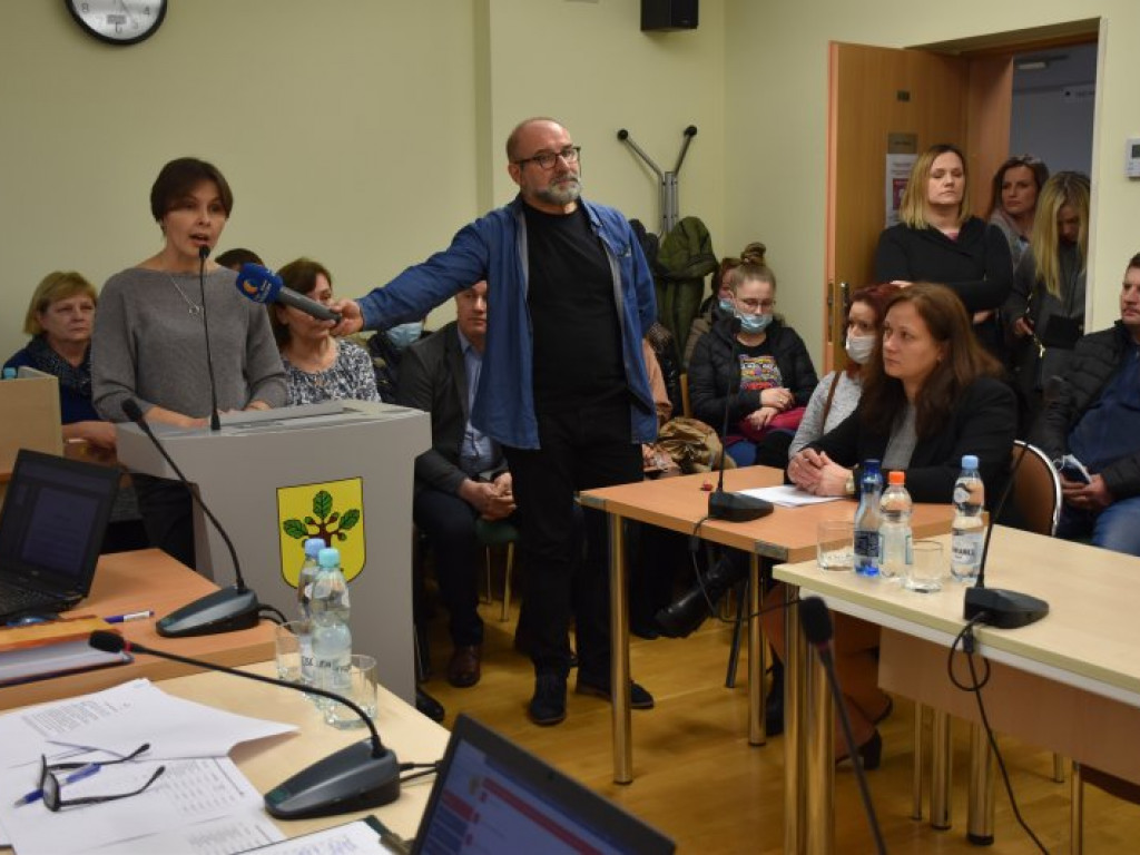 Nowa Dęba. Jest decyzja rady w sprawie likwidacji szkół [zdjęcia]