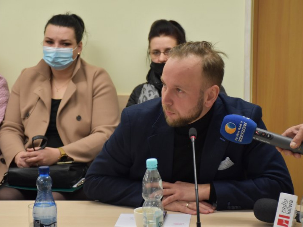 Nowa Dęba. Jest decyzja rady w sprawie likwidacji szkół [zdjęcia]