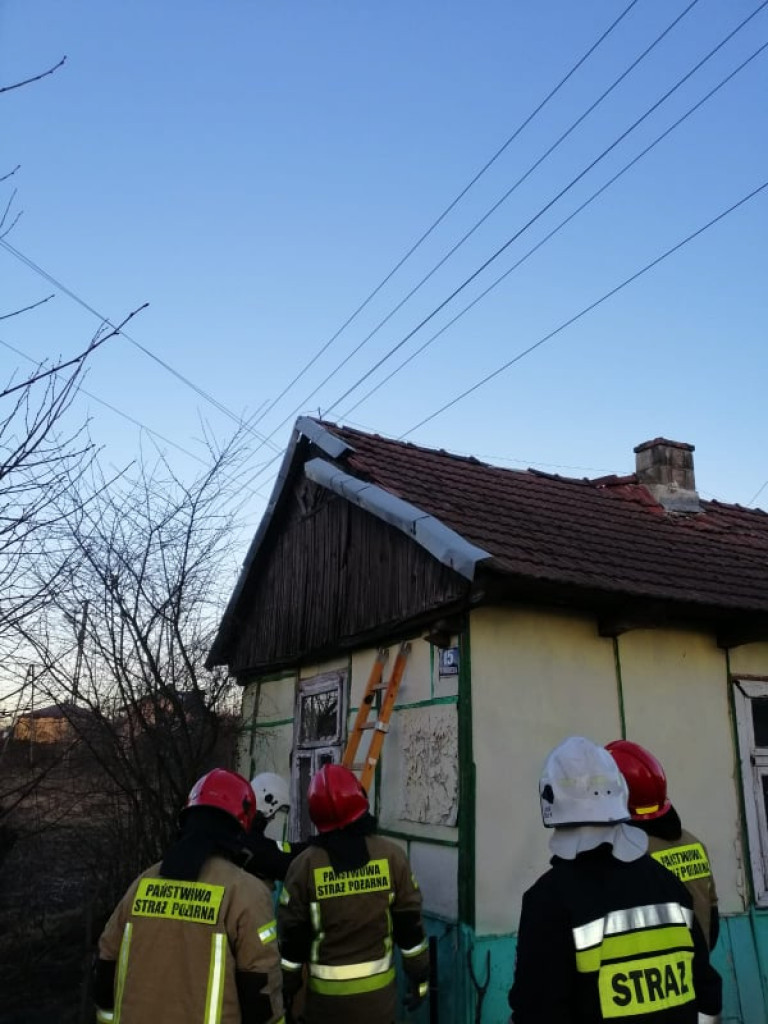 Pow. staszowski i sandomierski. Uszkodzone dachy, powalone drzewa - wichura nie odpuszcza [AKTUALIZACJA] [zdjęcia]
