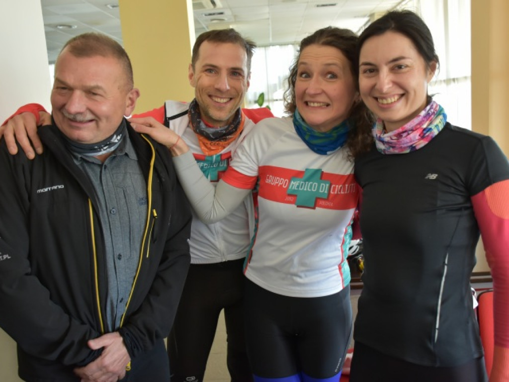 Silny wiatr był im niestraszny. W Sandomierzu odbył się zimowy triathlon [zdjęcia]