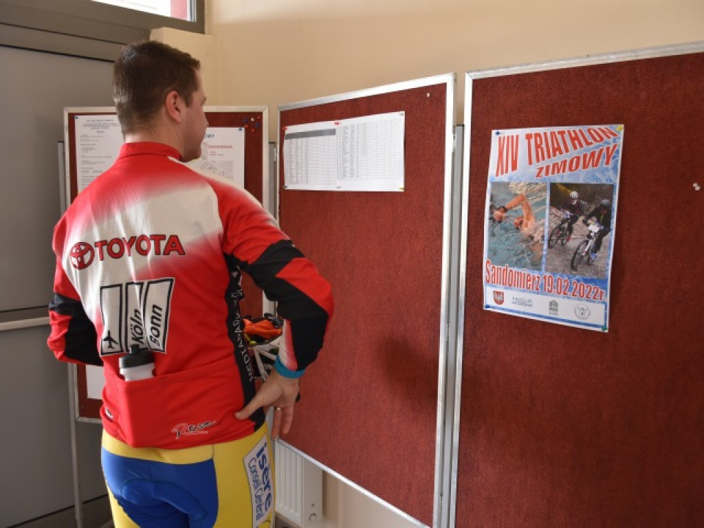 Silny wiatr był im niestraszny. W Sandomierzu odbył się zimowy triathlon [zdjęcia]