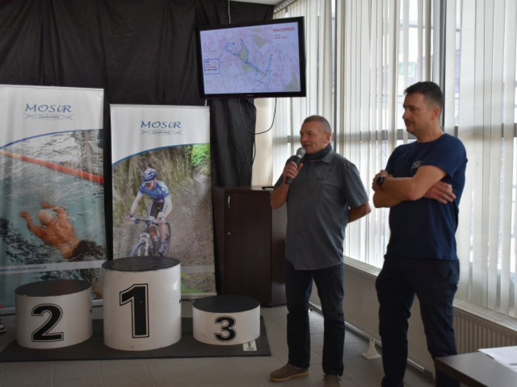 Silny wiatr był im niestraszny. W Sandomierzu odbył się zimowy triathlon [zdjęcia]