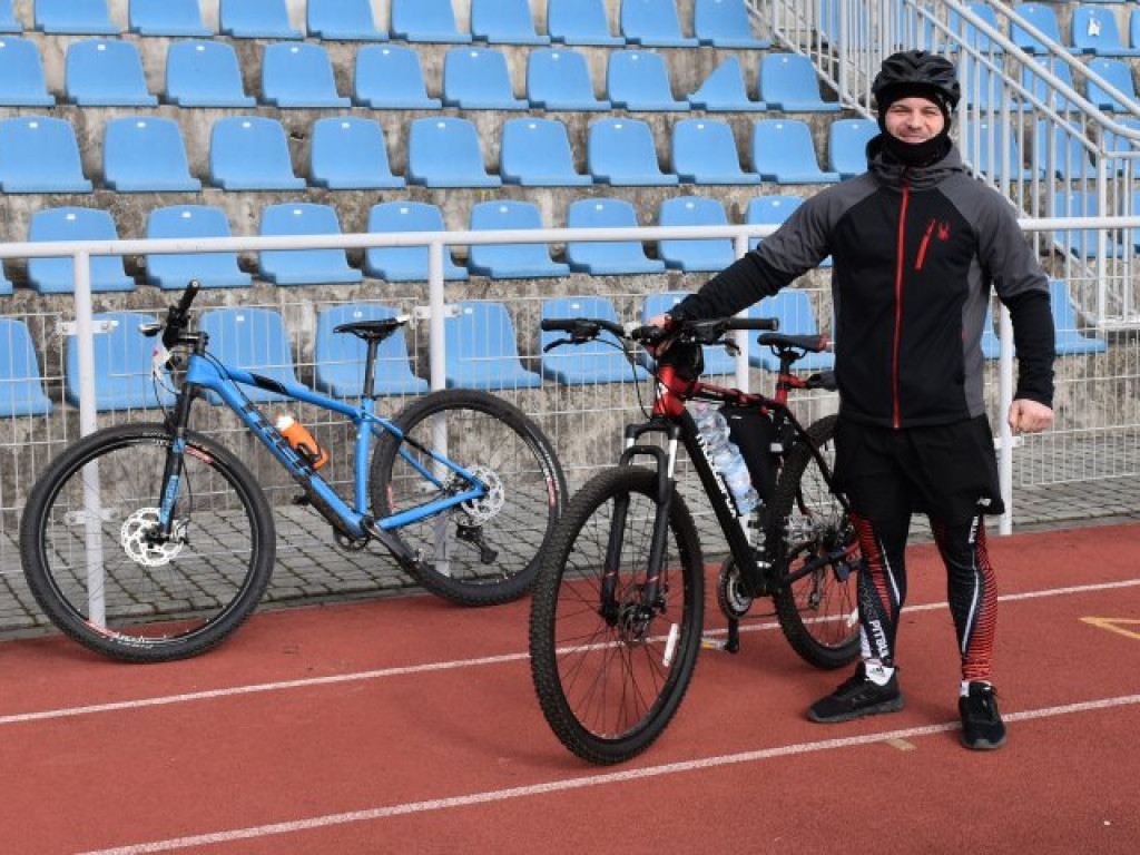 Silny wiatr był im niestraszny. W Sandomierzu odbył się zimowy triathlon [zdjęcia]