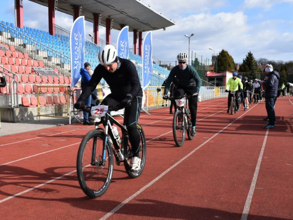 Silny wiatr był im niestraszny. W Sandomierzu odbył się zimowy triathlon [zdjęcia]