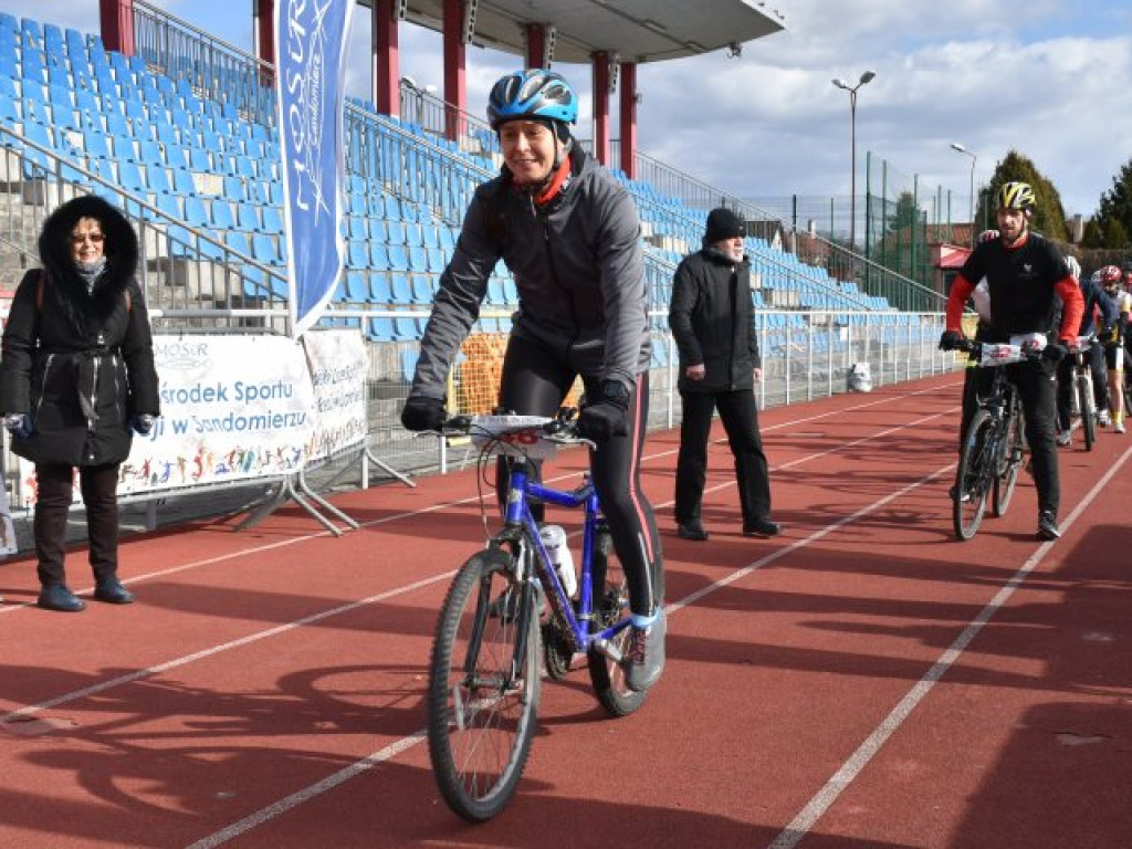 Silny wiatr był im niestraszny. W Sandomierzu odbył się zimowy triathlon [zdjęcia]