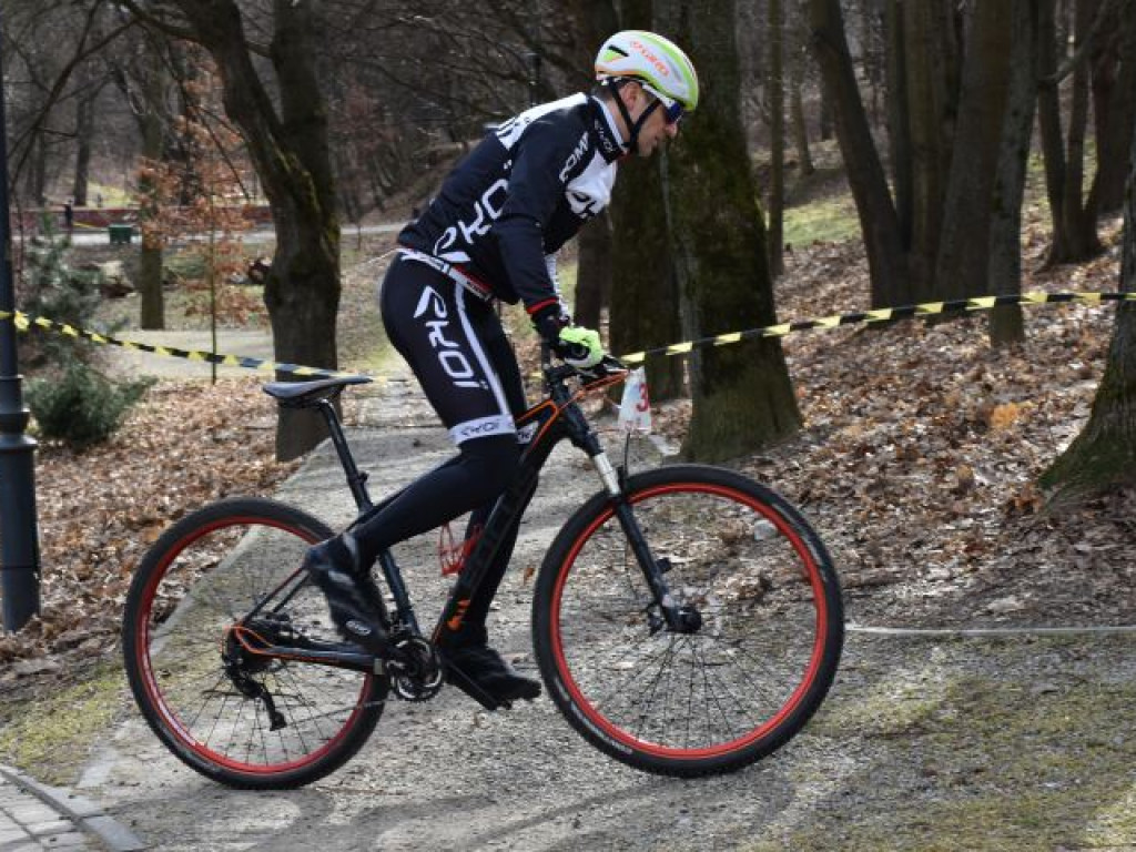 Silny wiatr był im niestraszny. W Sandomierzu odbył się zimowy triathlon [zdjęcia]