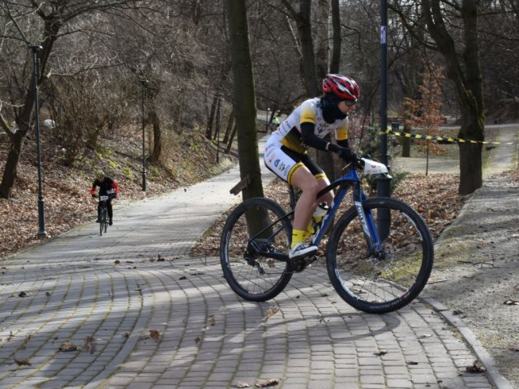 Silny wiatr był im niestraszny. W Sandomierzu odbył się zimowy triathlon [zdjęcia]