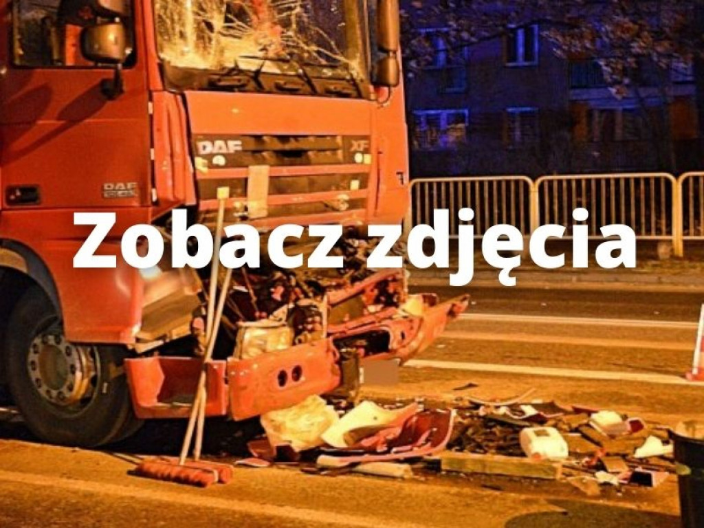 Zderzenie dwóch ciężarówek w Tarnobrzegu [zdjęcia]