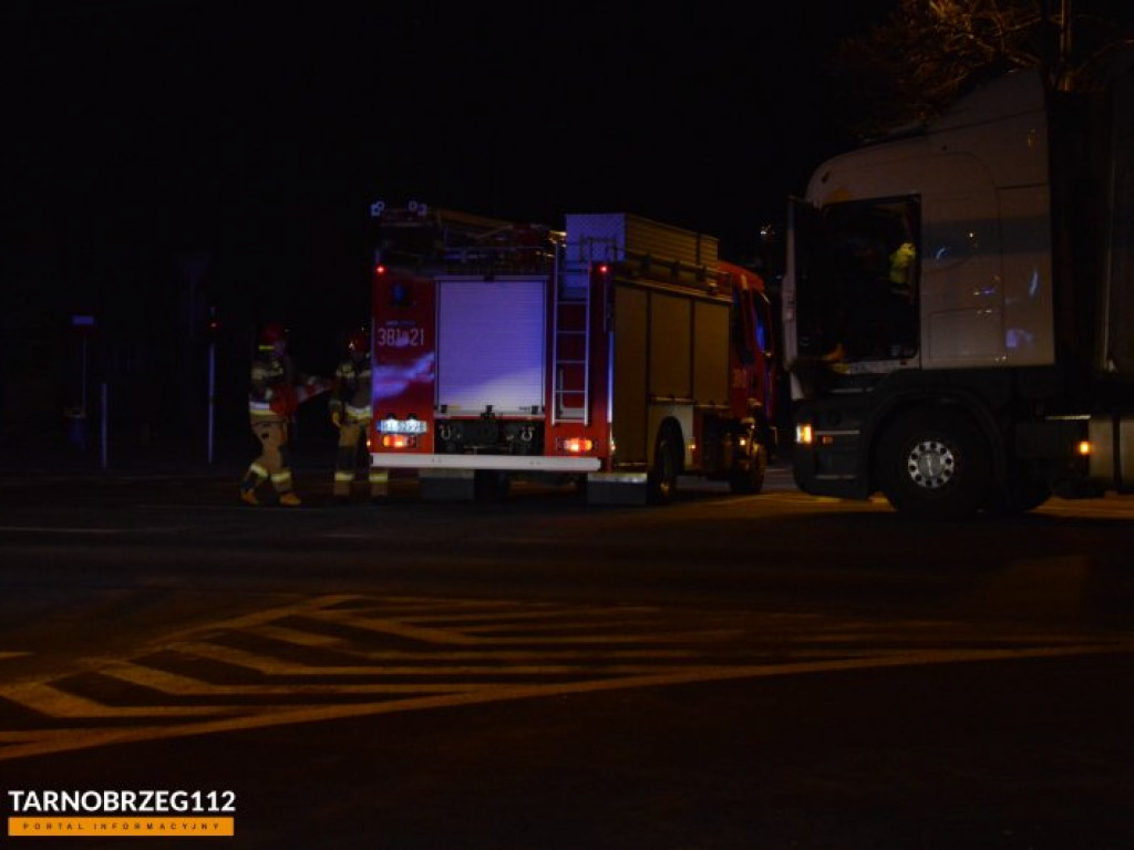 Zderzenie dwóch ciężarówek w Tarnobrzegu [zdjęcia]