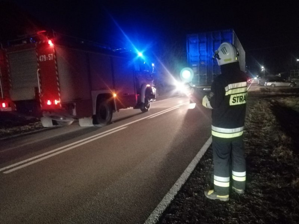 Groźny wypadek pod Sandomierzem. Zderzyły się dwa auta [zdjęcia]