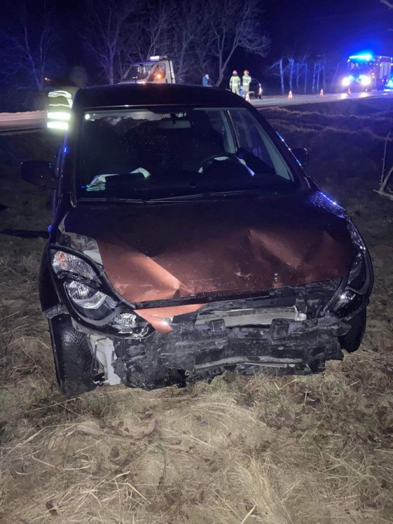 Groźny wypadek pod Sandomierzem. Zderzyły się dwa auta [zdjęcia]