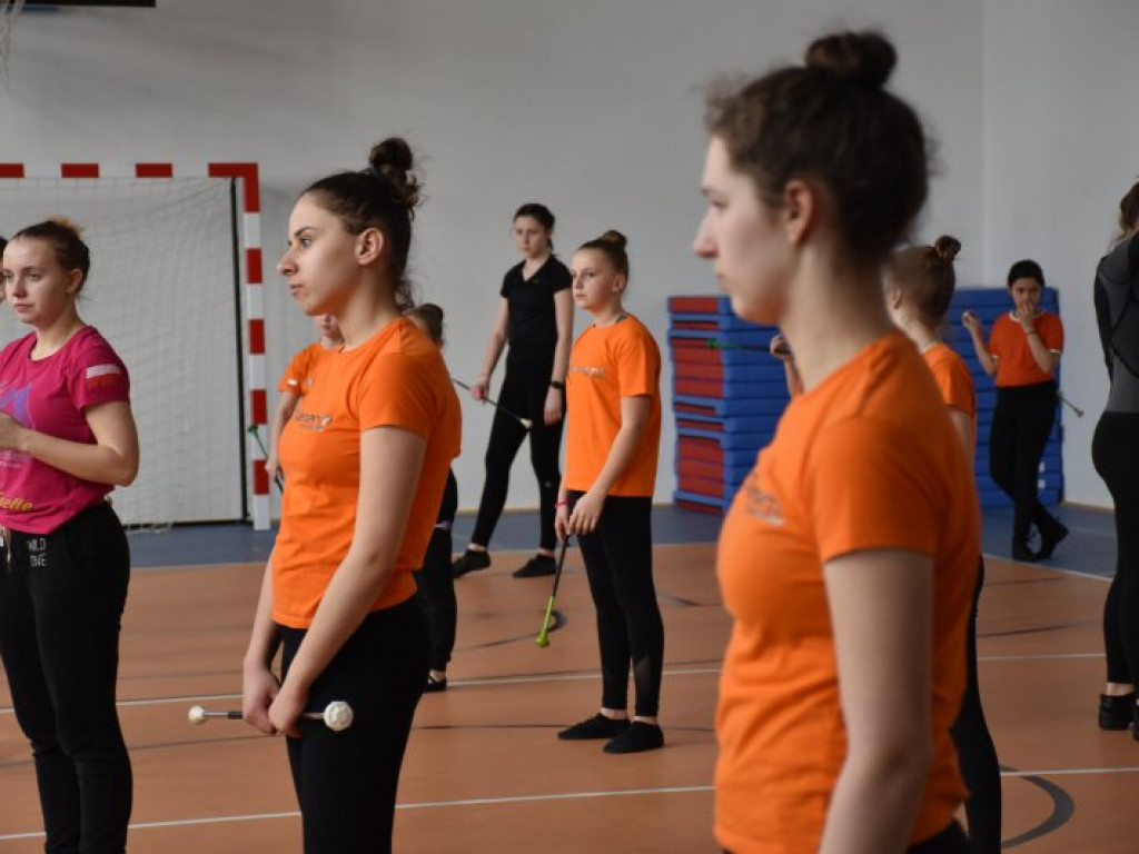 Mażoretki z Chmielowa ćwiczyły pod okiem mistrza twirlingu [zdjęcia]