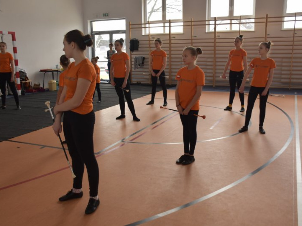 Mażoretki z Chmielowa ćwiczyły pod okiem mistrza twirlingu [zdjęcia]