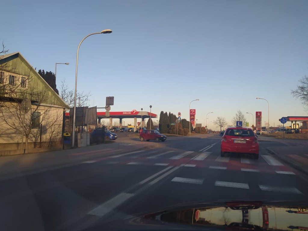 Tarnobrzeg. Kolejki przed stacjami paliw. Kierowcy robią zapasy [zdjęcia]