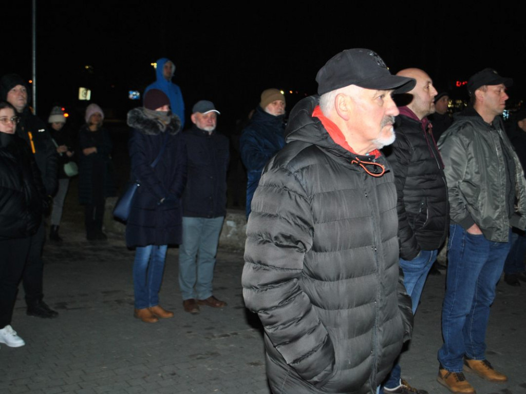 Staszów solidaryzuje się z Ukrainą. Wiec poparcia odbył się w Parku im. Adama Bienia [zdjęcia]