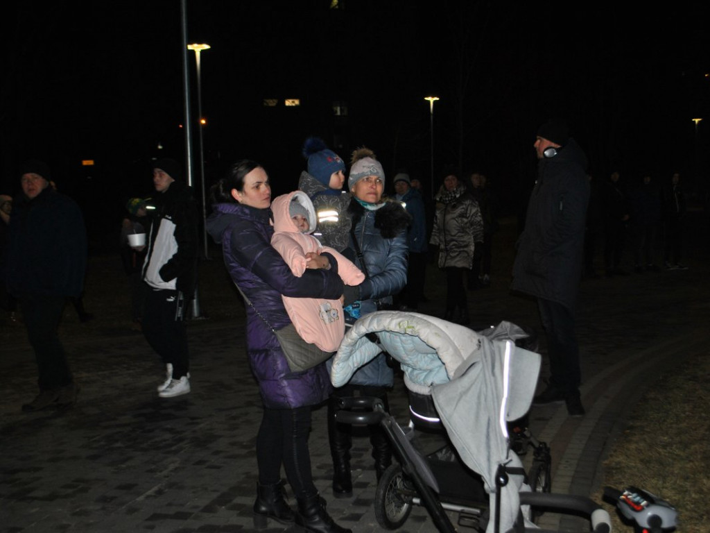 Staszów solidaryzuje się z Ukrainą. Wiec poparcia odbył się w Parku im. Adama Bienia [zdjęcia]