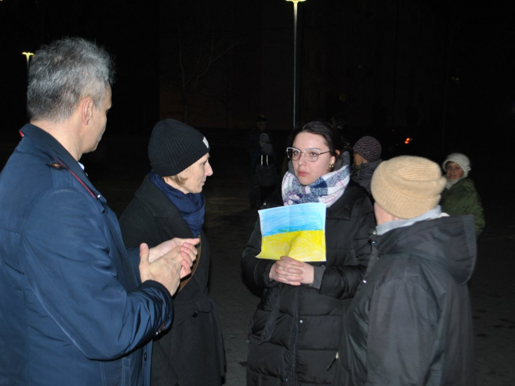 Staszów solidaryzuje się z Ukrainą. Wiec poparcia odbył się w Parku im. Adama Bienia [zdjęcia]