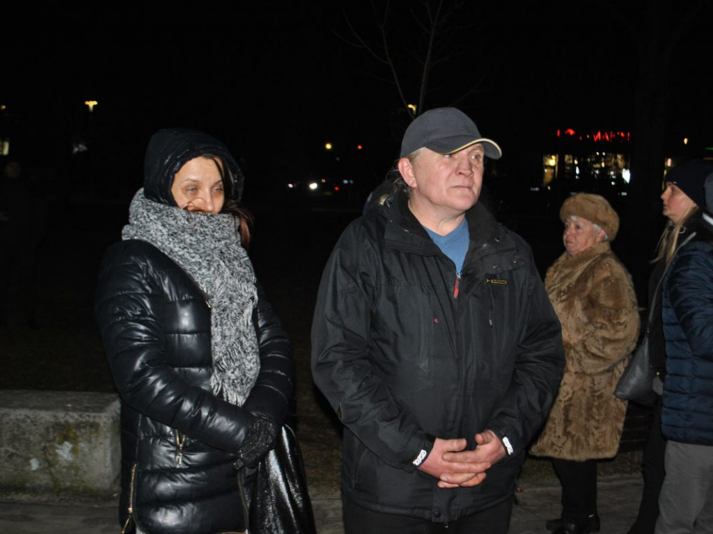 Staszów solidaryzuje się z Ukrainą. Wiec poparcia odbył się w Parku im. Adama Bienia [zdjęcia]