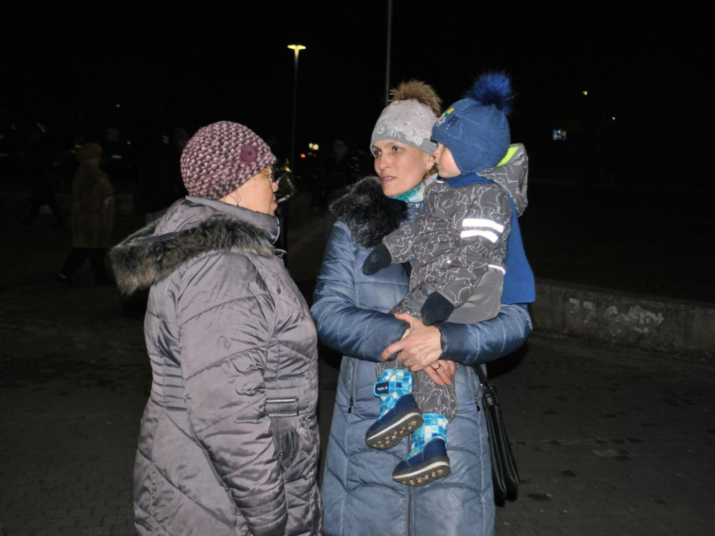 Staszów solidaryzuje się z Ukrainą. Wiec poparcia odbył się w Parku im. Adama Bienia [zdjęcia]