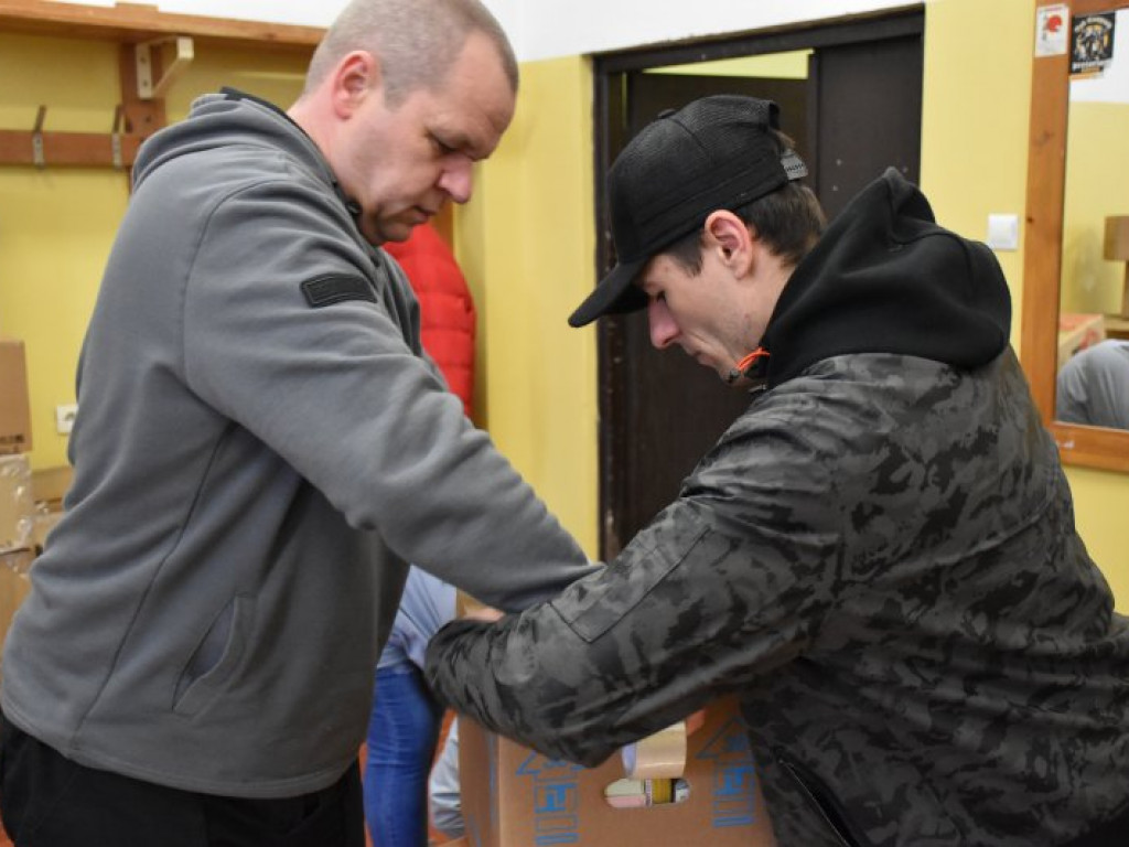 Vasyl prowadzi zbiórkę dla Ukrainy w hali MOSiR w Tarnobrzegu [zdjęcia]