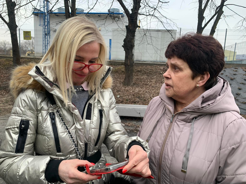 Ciężarówka pełna darów dla Ukrainy w Sandomierzu. Przyjechała z Wiednia [zdjęcia]