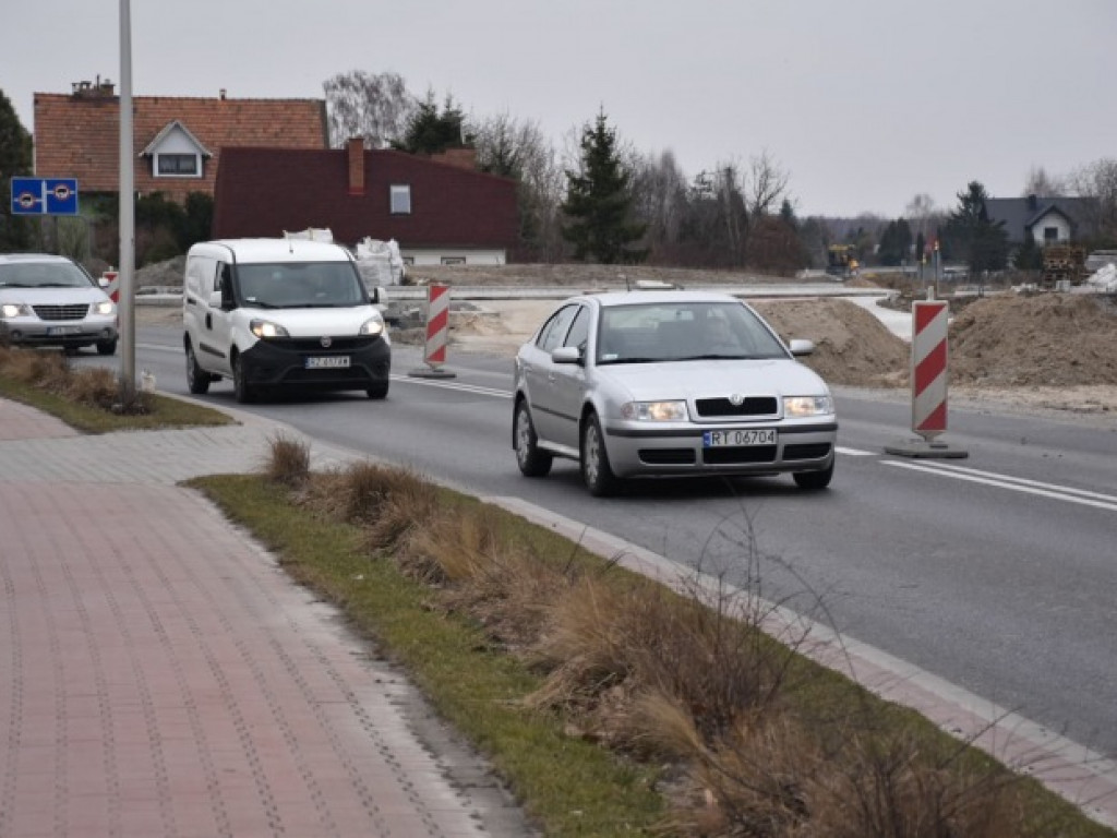Utrudnienia na ul. Sikorskiego w Tarnobrzegu! Rozpoczęły się prace przy budowie ronda [zdjęcia]