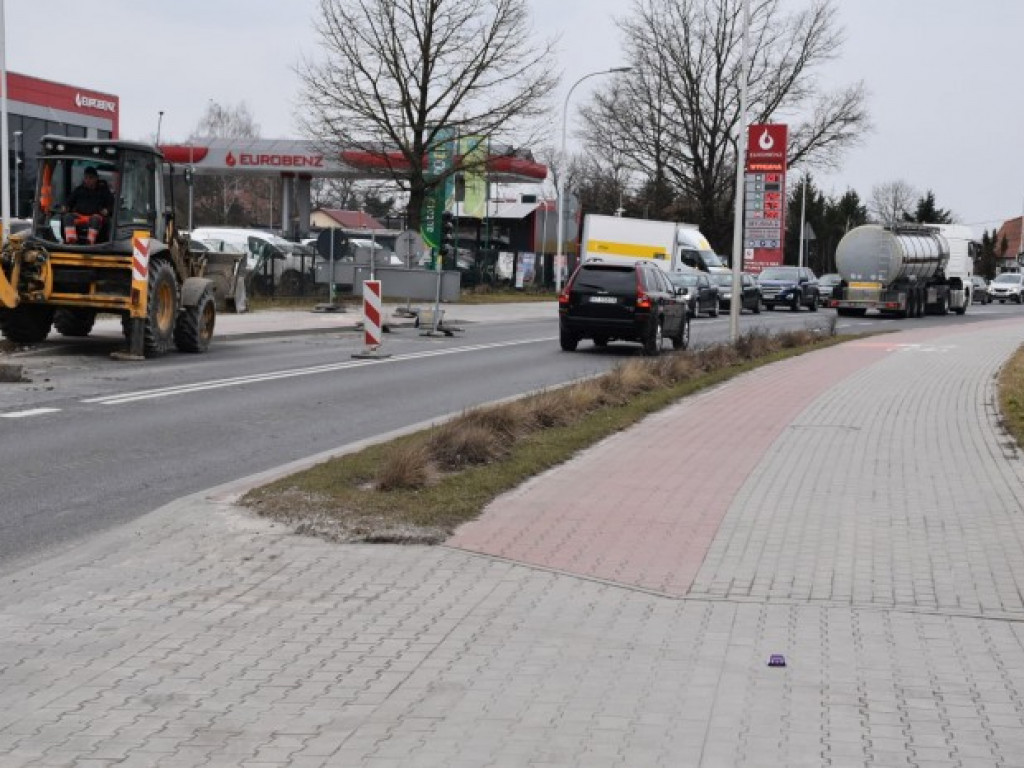 Utrudnienia na ul. Sikorskiego w Tarnobrzegu! Rozpoczęły się prace przy budowie ronda [zdjęcia]