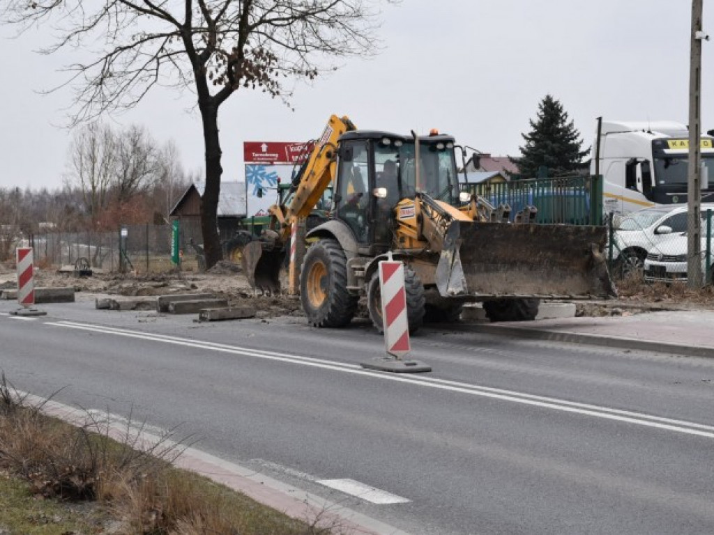 Utrudnienia na ul. Sikorskiego w Tarnobrzegu! Rozpoczęły się prace przy budowie ronda [zdjęcia]