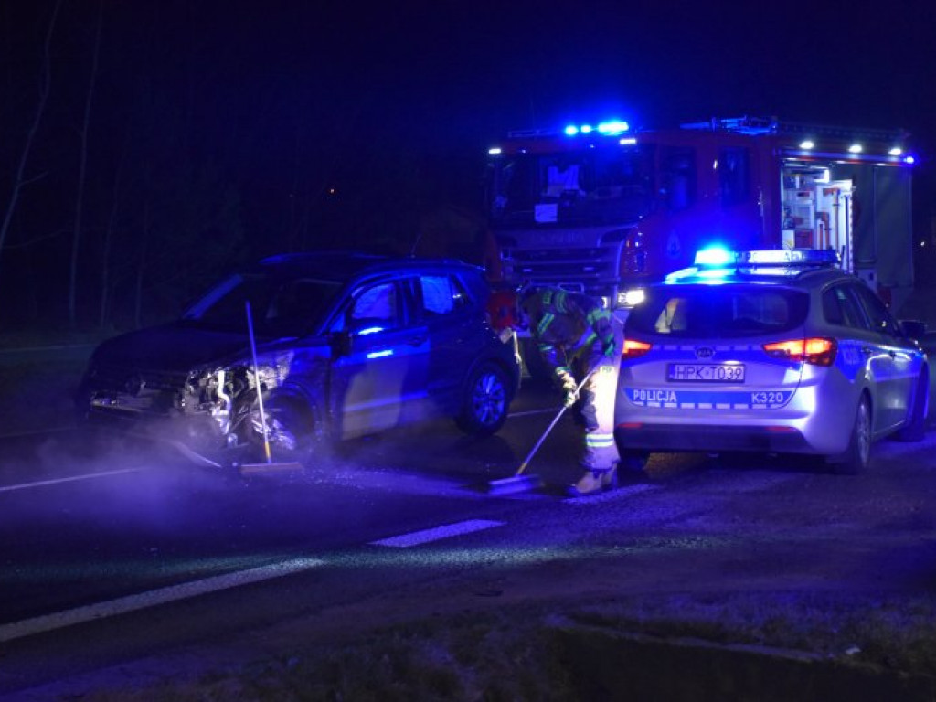 Zderzenie ciężarówki z samochodem osobowym na krajowej 