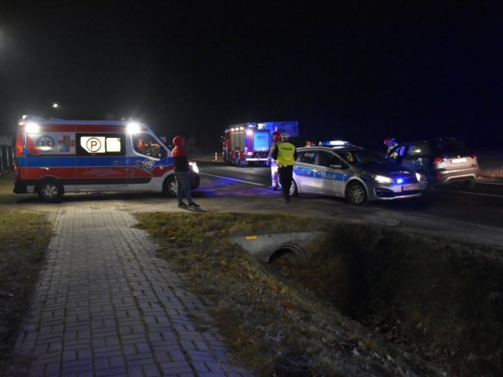 Zderzenie ciężarówki z samochodem osobowym na krajowej 
