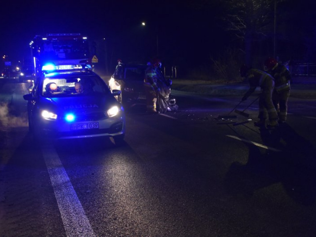 Zderzenie ciężarówki z samochodem osobowym na krajowej 