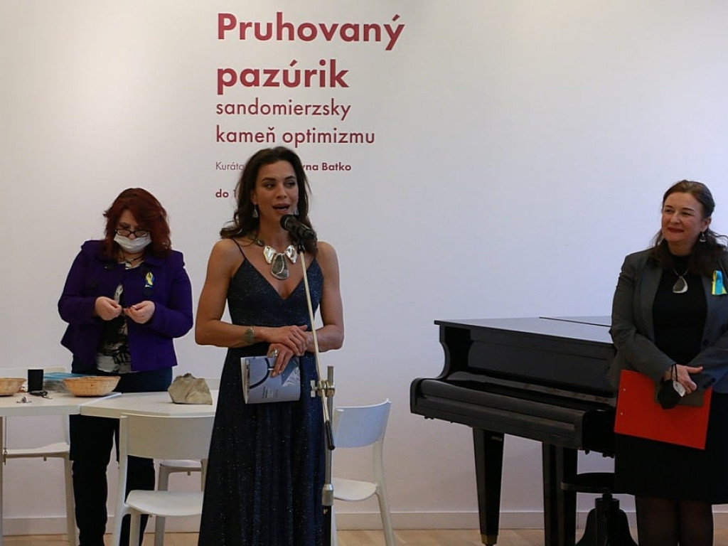 Krzemień pasiasty na wystawie w Bratysławie. Zachwycił ambasadora i znaną słowacką aktorkę [zdjęcia]